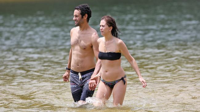 Kristen Wiig with her new man, Avi Rothman, in Hawaii. 