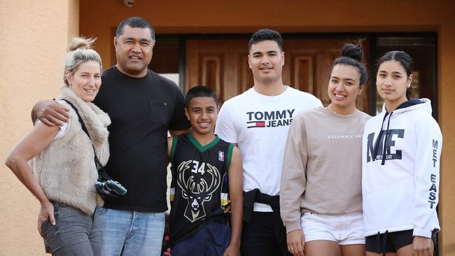 Toutai Kefu with his wife Rachel and four of his five children, Isaac, 13, Joshua, 21, Olivia, 19, and Lucia, 15, at Coorparoo. Picture: Liam Kidston