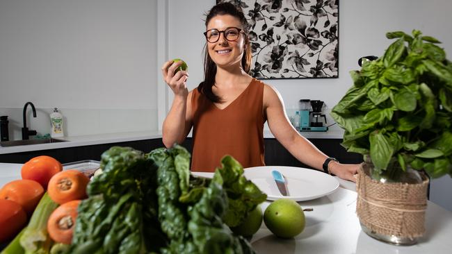 Dietician Lisa Mesiti holds healthy cookery classes for patients: Picture: Julian Andrews.