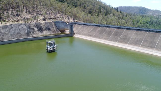 The dam was identified in 2017 as a possible home for a 1000-megawatt pumped hydro plant by UQ Professor Simon Bartlett.