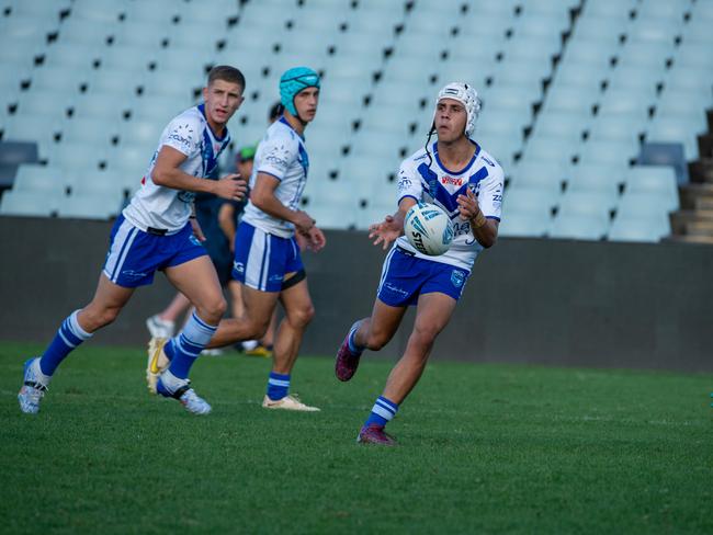 Tallis McEwen-Welsh passes for Canterbury. Picture: Thomas Lisson