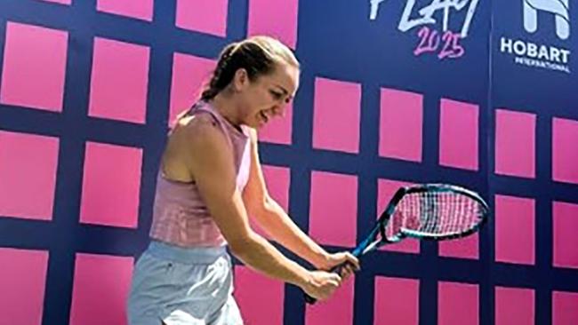 British tennis player Olivia Nicholls has lashed out at Jetstar Airways after her tennis rackets were beaten up while in transit with the airline.