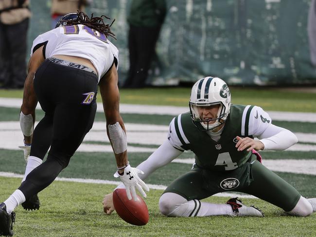 Baltimore Ravens wide receiver Chris Moore (10) recovers a botched snap by New York Jets punter Lac Edwards (4) during the first quarter of an NFL football game, Sunday, Oct. 23, 2016, in East Rutherford, N.J. (AP Photo/Frank Franklin II)