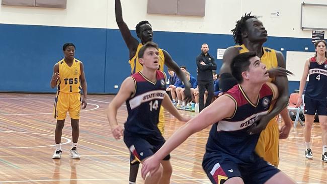 Samuel Geu and Mason Amos fighting for a rebound.