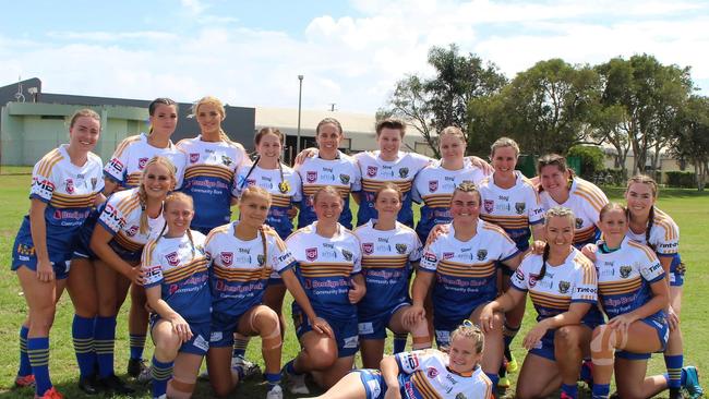 The Noosa Pirates Women's team at the 2023 Sunshine Coast 9s carnival.