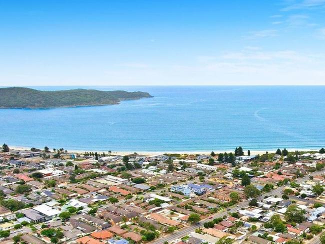 292 houses were sold in Umina Beach in the year leading to June 2021.