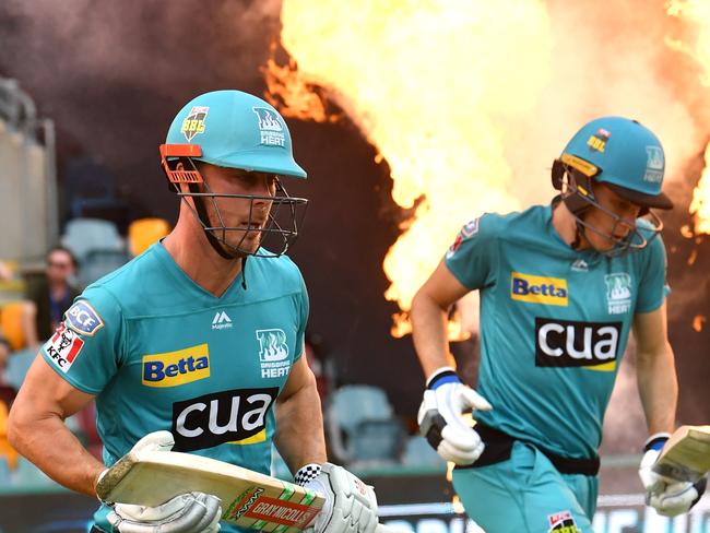 Chris Lynn (left) and Sam Heazlett (right) of the Heat are seen coming out to bat during the Big Bash League (BBL) cricket match between the Brisbane Heat and the Sydney Sixers at The Gabba in Brisbane, Thursday, January 23, 2020. (AAP Image/Darren England) NO ARCHIVING, EDITORIAL USE ONLY, IMAGES TO BE USED FOR NEWS REPORTING PURPOSES ONLY, NO COMMERCIAL USE WHATSOEVER, NO USE IN BOOKS WITHOUT PRIOR WRITTEN CONSENT FROM AAP