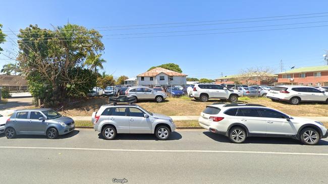 A house on the site of the proposed new private hospital has been removed and is being used for Mackay Base Hospital staff parking. Picture: Google Maps