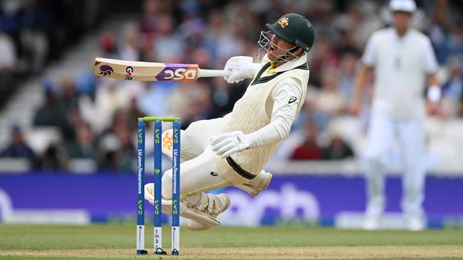 David Warner avoids a beamer from James Anderson during day four of the 5th test match.