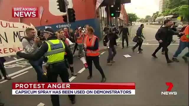 Protesters clash outside Milo Yiannopoulos' Melbourne shows