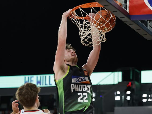 Matt Hurt slams down a dunk. Picture: Daniel Pockett/Getty Images