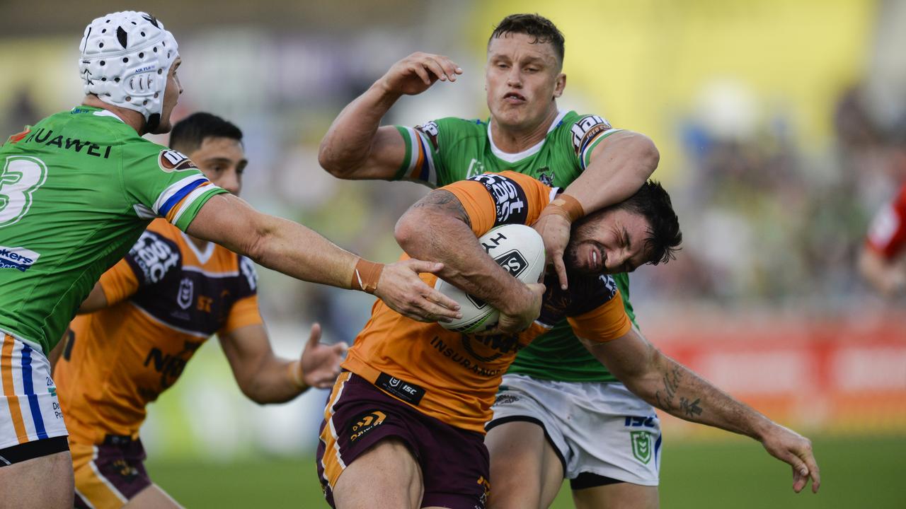 Jack Wighton tries to neck Matt Gillett. Picture: AAP Image/Rohan Thomson