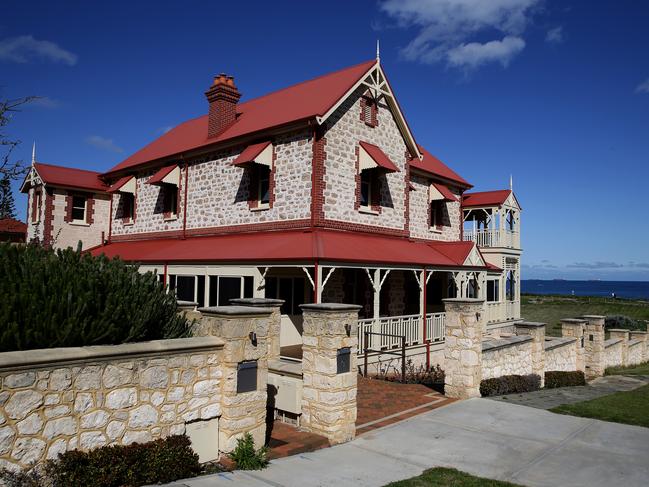 Ted Smith, elderly owner of Tukurua mansion in Cottesloe, for story on controversy over sale of the property