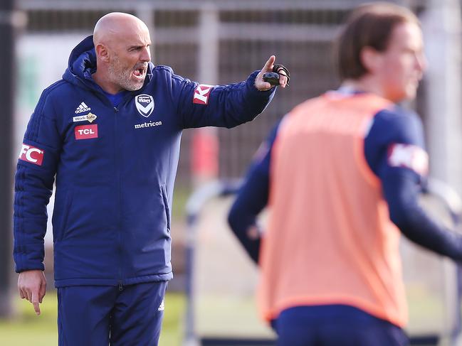 MELBOURNE, AUSTRALIA - MARCH 27: Victory head coach Kevin Muscat shouts to the players during a Melbourne Victory A-League training session at Gosch's Paddock on March 27, 2019 in Melbourne, Australia. (Photo by Michael Dodge/Getty Images)