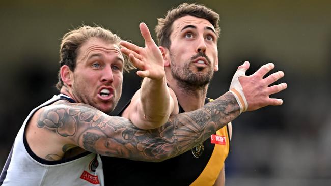 Sam Gilmore battles Hamish Shepheard in the ruck NFNL. Picture: Andy Brownbill