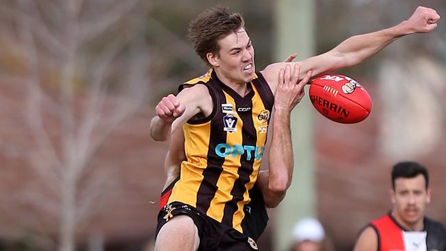 Jace McQuade tries to clear the ball for the Wangaratta Rovers this year. Picture Yuri Kouzmin