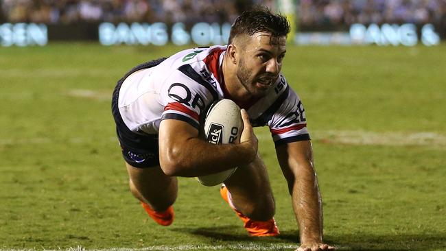 SYDNEY, AUSTRALIA — APRIL 06: James Tedesco of the Roosters scores a try during the round five NRL match between the Cronulla Sharks and the Sydney Roosters at Southern Cross Group Stadium on April 6, 2018 in Sydney, Australia. (Photo by Brendon Thorne/Getty Images)