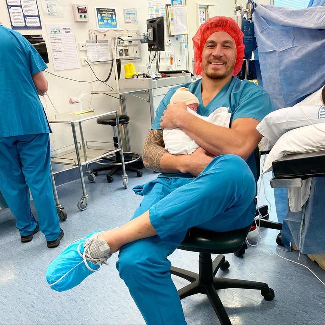 Ex NRL and rugby player Sonny Bill Williams clutches his newborn son Essa. Source - https://www.instagram.com/p/B8hsRdBhg4R/?igshid=1hx6m16b3yf34