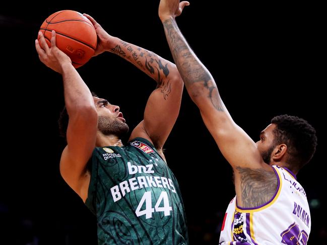 SYDNEY, AUSTRALIA - NOVEMBER 05:  Anthony Lamb of the Breakers drives to the basket under pressure from Jonah Bolden of the Kings during the round six NBL match between Sydney Kings and New Zealand Breakers at Qudos Bank Arena, on November 05, 2023, in Sydney, Australia. (Photo by Matt King/Getty Images)