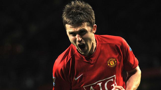 Manchester United's English midfielder Michael Carrick celebrates after scoring the second goal during the English Premiership football match against Portsmouth at Old Trafford, Manchester, north-west England, on April 22, 2009. AFP PHOTO/ANDREW YATES. FOR EDITORIAL USE ONLY Additional licence required for any commercial/promotional use or use on TV or internet (except identical online version of newspaper) of Premier League/Football League photos. Tel DataCo 44 207 2981656. Do not alter/modify photo.