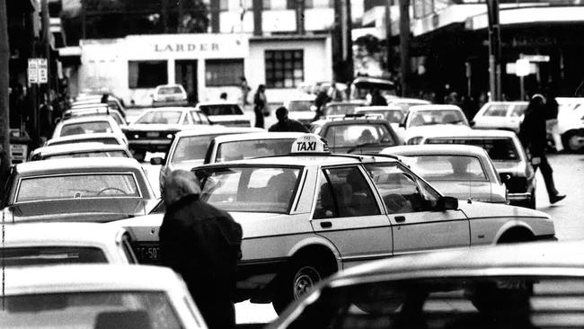 Parking was a nightmare along the Wells St shopping strip in June 1990. Picture: HWT Library