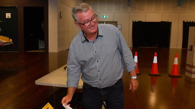 Mundingburra MP Les Walker votes at the Aitkenvale PCYC. Picture: Evan Morgan