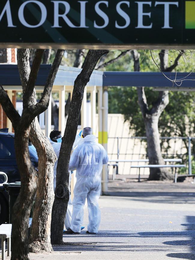 Teams move in to deep clean Morisset High School. Picture: NCA NewsWire / Peter Lorimer