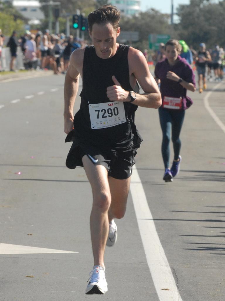 Alex Harvey wins the 10km event at the 2022 Sunshine Coast Marathon and Community Run Festival.