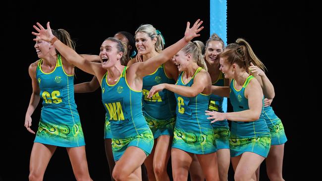 BIRMINGHAM, ENGLAND – AUGUST 07: Team Australia celebrate victory during the Netball Gold Medal match between Team Jamaica and Team Australia on day ten of the Birmingham 2022 Commonwealth Games at NEC Arena on August 07, 2022 on the Birmingham, England. (Photo by Stephen Pond/Getty Images)