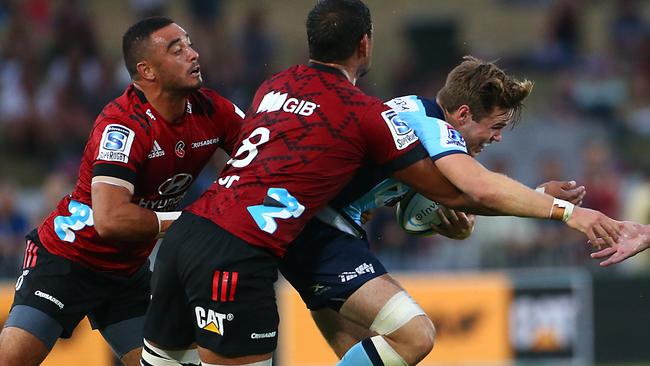 NELSON, NEW ZEALAND - FEBRUARY 01: Waratahs William Harrison tries to off load the ball to Michael Hooper during the Round 1 Super Rugby match between the Crusaders and the Waratahs at Trafalgar Park on February 01, 2020 in Nelson, New Zealand. (Photo by Evan Barnes/Getty Images)