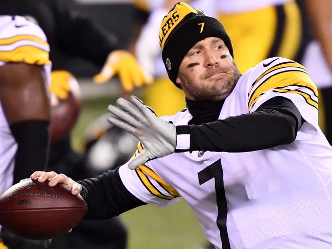 CINCINNATI, OHIO - DECEMBER 21: Ben Roethlisberger #7 of the Pittsburgh Steelers warms up prior to playing against the Cincinnati Bengals at Paul Brown Stadium on December 21, 2020 in Cincinnati, Ohio.   Jamie Sabau/Getty Images/AFP == FOR NEWSPAPERS, INTERNET, TELCOS & TELEVISION USE ONLY ==