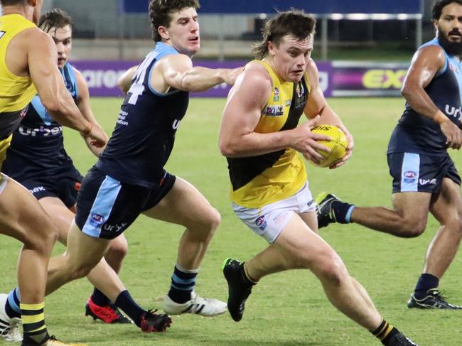 Dom Brew put in 10 tackles for Nightcliff against the Buffaloes. Picture Felicity Elliott AFLNT Media