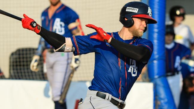 American import Jeremy Hazelbaker swings for Adelaide Giants against Melbourne Aces. Picture: Tania Chalmers / SMP Images