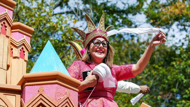 The Moomba Parade winds its way along Birdwood Ave. Moomba 2020 Queen Julia Morris Picture: Ian Currie