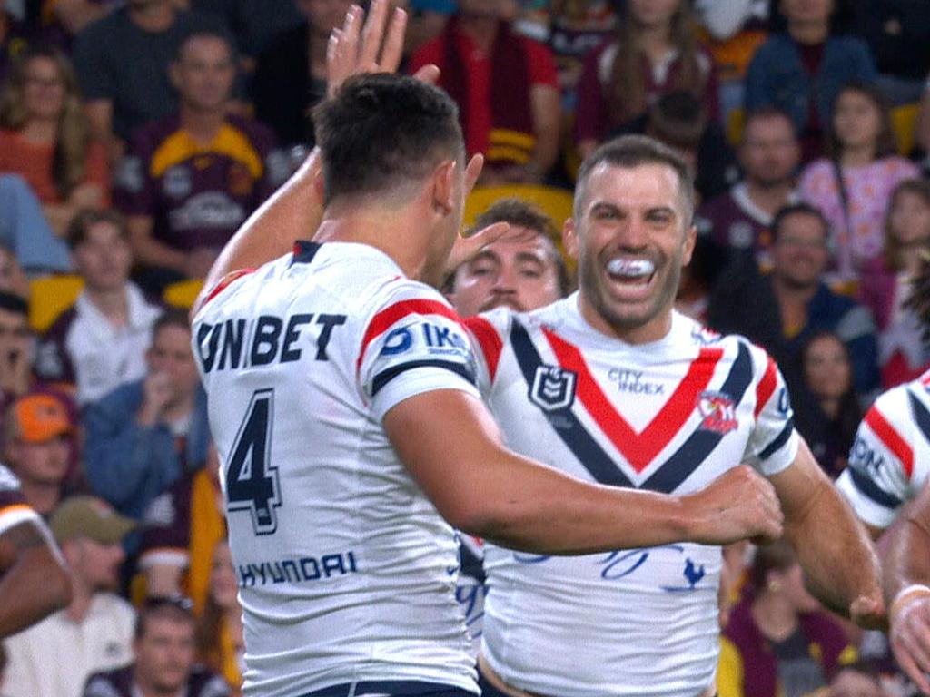 Joey Manu scores for the Roosters.
