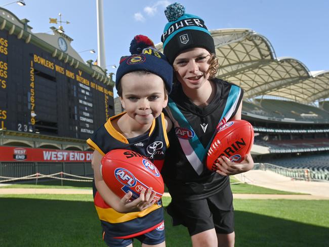 31/3/21. Showdown - Variety Showdown Shield - Brothers Riley - 9ys and Lachie - 11yrs Draper-Shaw getting ready for the Showdown. Riley has a rare genetic disease that effects his movement and sight.  Picture: Keryn Stevens