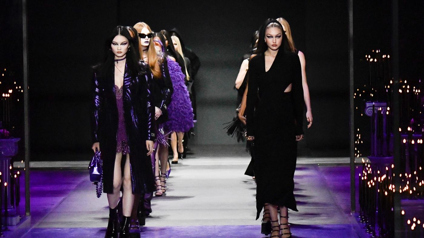 Photos: Daring Celebrity Looks at the 2023 Versace Runway Show