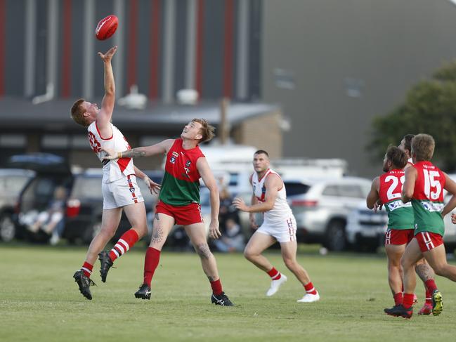 Sorrento ruckman Lachlan Croad gets a tap out.