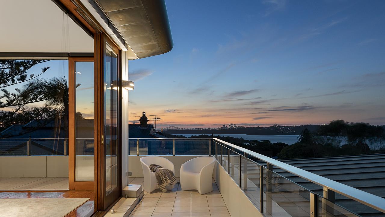 The property also has iconic harbour views …