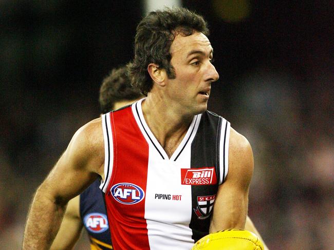 Justin Peckett playing for St Kilda against Adelaide Crows.