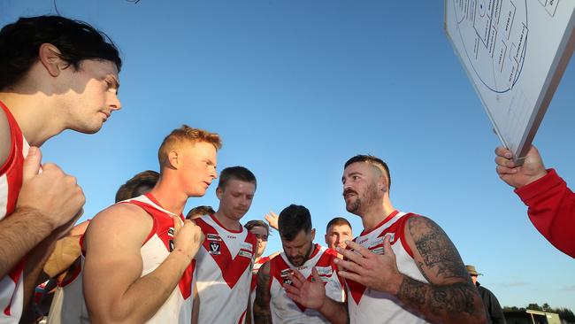 Avenel coach Kasey Duncan speaks to his players at three quarter time. Picture Yuri Kouzmin