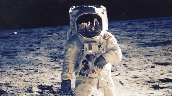 30Th Anniversary Of Apollo 11 Landing On The Moon (9 Of 20): Astronaut Edwin E. Aldrin Jr., Lunar Module Pilot, Is Photographed Walking Near The Lunar Module During The Apollo 11 Extravehicular Activity. Man's First Landing On The Moon Occurred Today At 4:17 P.M. July 20, 1969 As Lunar Module "Eagle" Touched Down Gently On The Sea Of Tranquility On The East Side Of The Moon. The Lm (Lunar Module) Landed On The Moon On July 20, 1969 And Returned To The Command Module On July 21. The Command Module Left Lunar Orbit On July 22 And Returned To Earth On July 24, 1969. Apollo 11 Splashed Down In The Pacific Ocean On 24 July 1969 At 12:50:35 P.M. Edt After A Mission Elapsed Time Of 195 Hrs, 18 Mins, 35 Secs.  (Photo By Nasa/Getty Images)