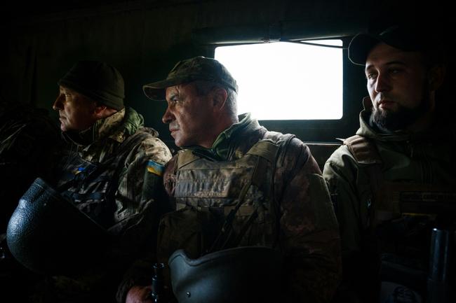 Ukrainian servicemen near the frontline city of Bakhmut on April 30