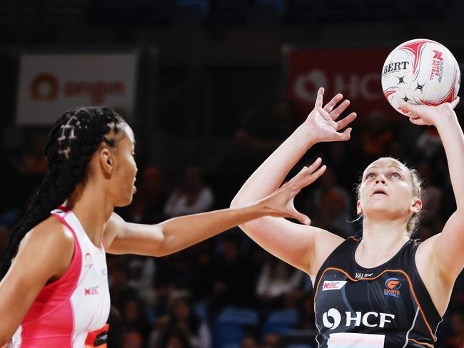 SYDNEY, AUSTRALIA - MAY 06: Jo Harten of the Giants shoots during the round eight Super Netball match between Giants Netball and Adelaide Thunderbirds at Ken Rosewall Arena, on May 06, 2023, in Sydney, Australia. (Photo by Jenny Evans/Getty Images)