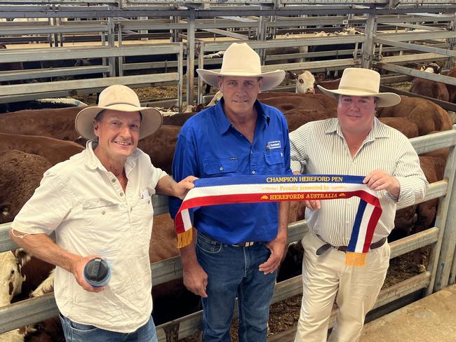 Andrew Sleigh from Sleigh Pastoral at Jerilderie with Howard Yelland from Glentrevor at Berrigan, and Marc Greening, Injemira Herefords, Holbrook, NSW, with the best presented pen won by Sleigh Pastoral at the Wodonga weaner sale.