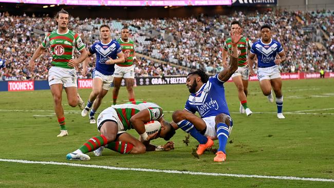 Addo-Carr fell awkwardly after attempting a tackle on Izaac Thompson. Picture: NRL Imagery.