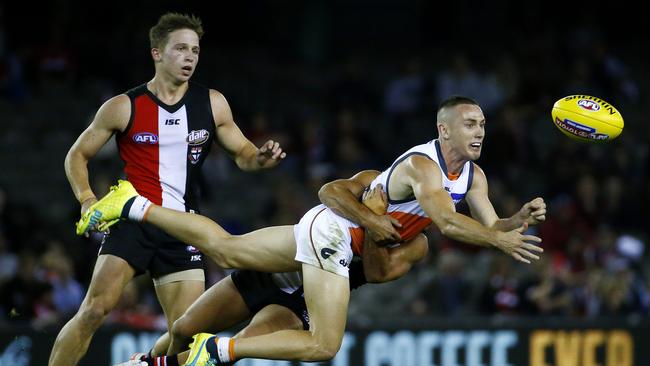 Tom Scully dishes off a handball. Picture: Colleen Petch