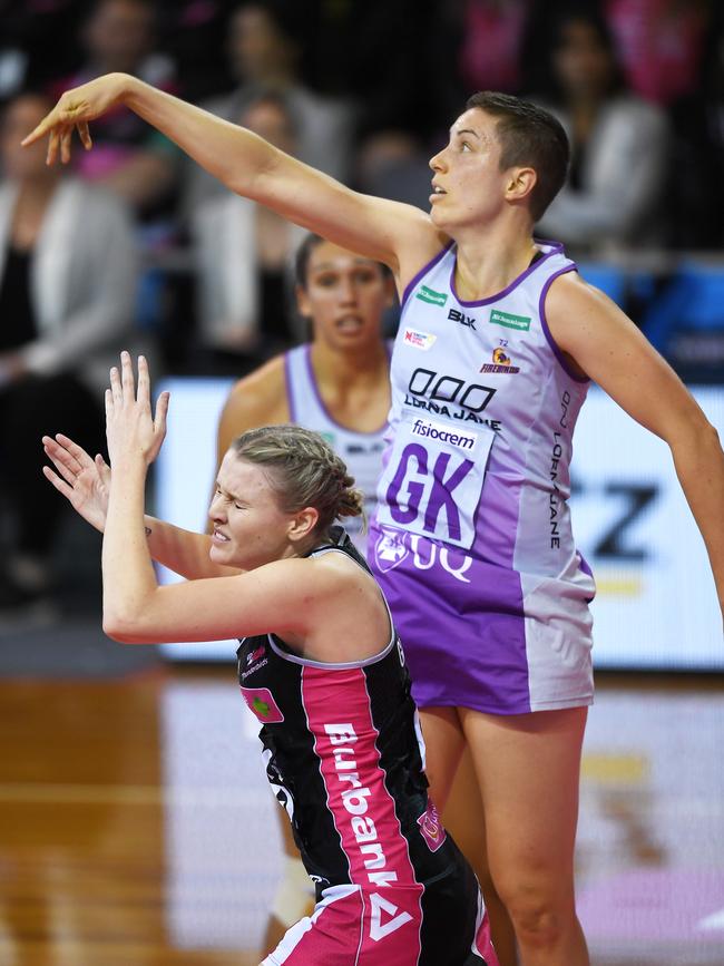 Laura Clemesha of the Firebirds reaches over Sasha Glasgow of the Thunderbirds at Priceline Stadium. Picture: Mark Brake/Getty Images