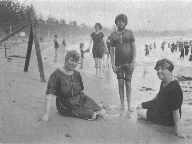 Bathers at Manly in the early 1900s. Photo Northern Beaches Library