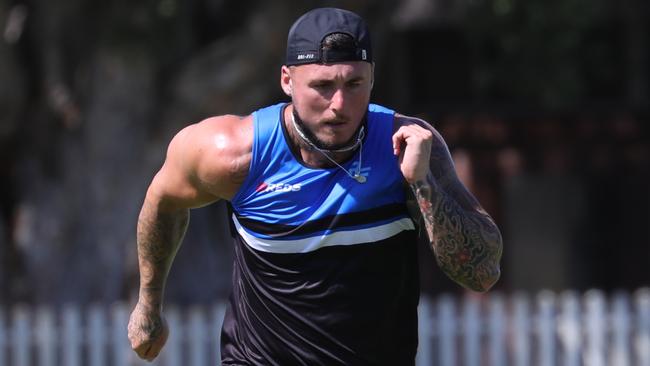 WEEKEND TELEGRAPHS SPECIAL. , PLEASE CONTACT WEEKEND PIC EDITOR JEFF DARMANIN PUBLISHING.     ,  Daily Telegraph 18/1/23. Sprint coach Roger Fabri , green top, trains Bronson Xerri in Maroubra today a year before he returns to the field .picture John Grainger